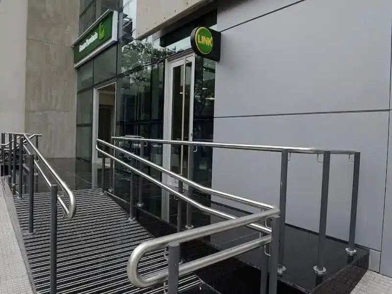 El lunes los bancos no atenderán al público: qué trámites se podrán hacer