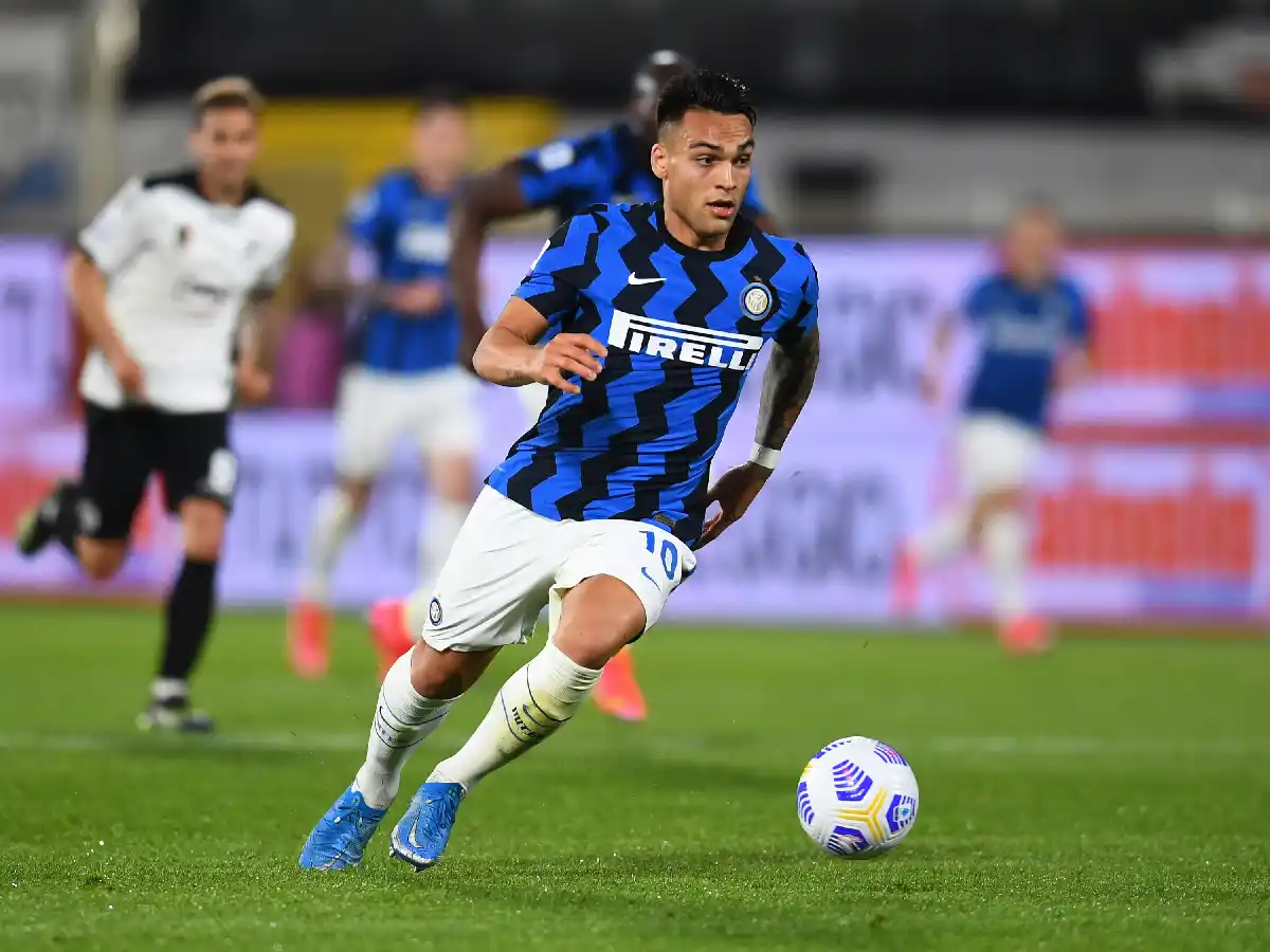 Inter empató con Spezia en su camino al título