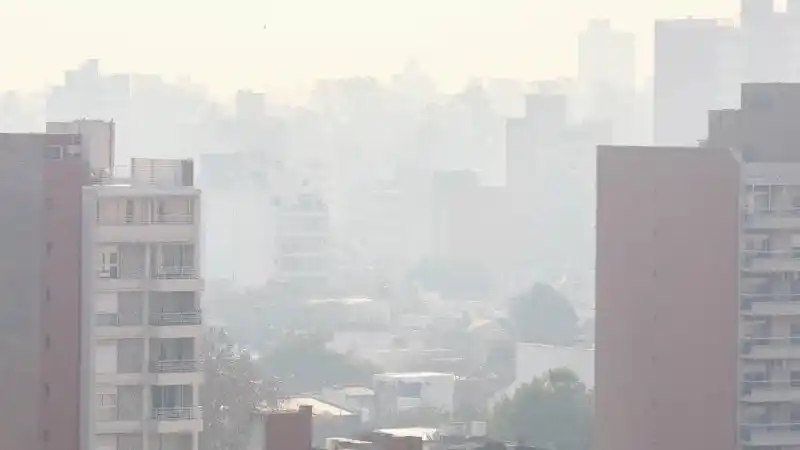 Rosario, otra vez cubierta de humo
