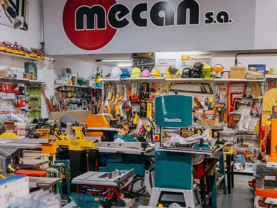 El gigantesco Outlet ofrecerá las mejores marcas al mejor precio.