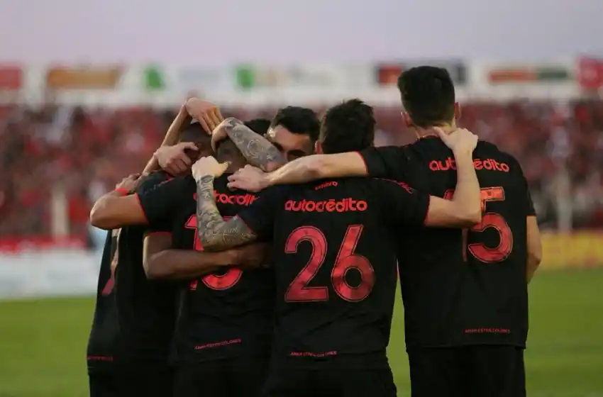 Newell’s goleó a CADU y se metió por primera vez en 3ra ronda