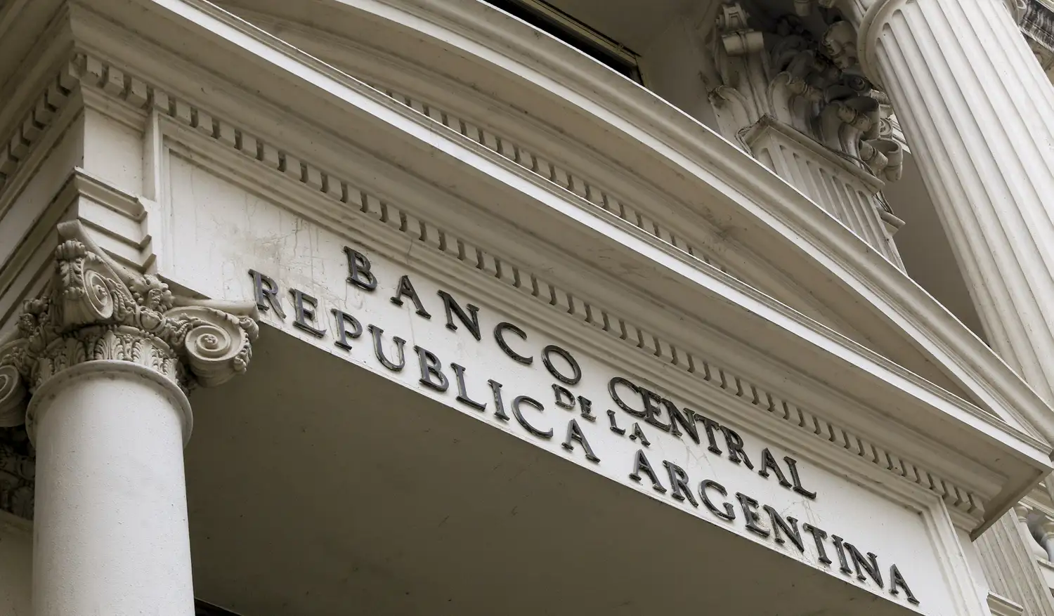El Banco Central intervino fuerte en el mercado de cambios.