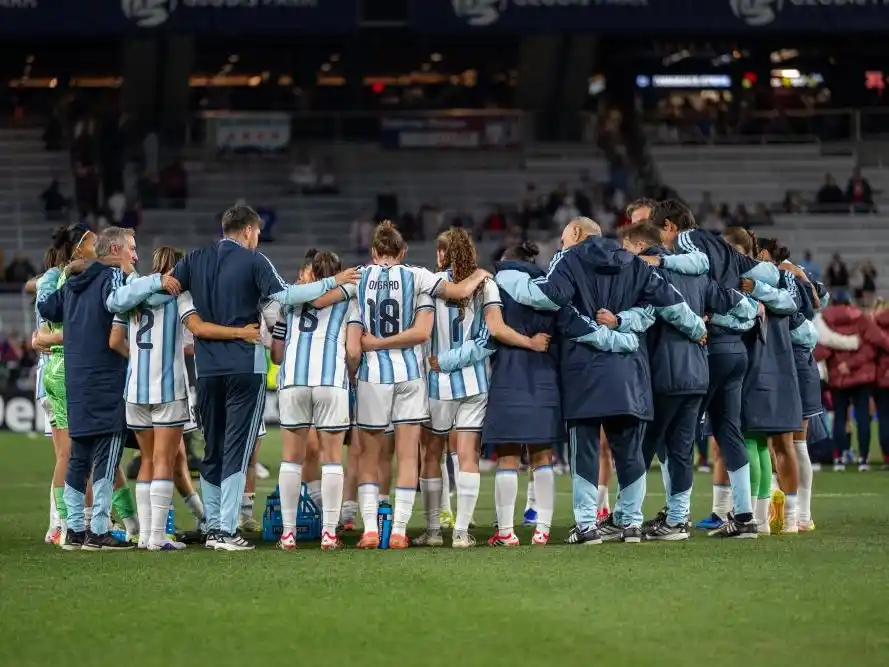 La Albiceleste visita a Chile a partir de las 20 y se verá por DSports. Foto: AFA