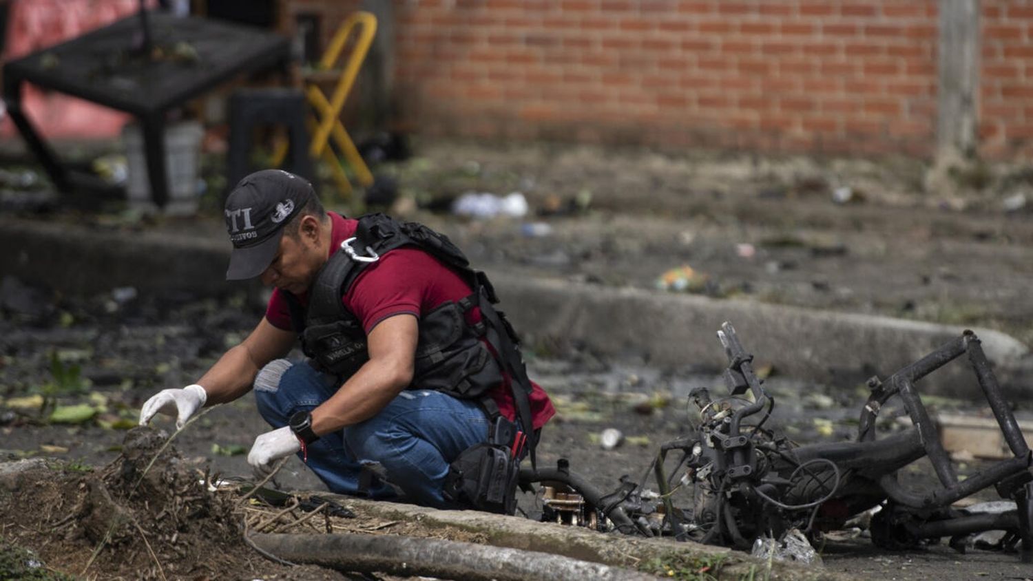 Encuentran fosa común con ocho víctimas de disidentes de las FARC en Colombia