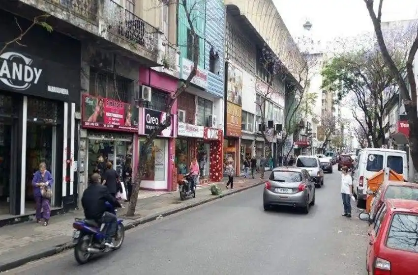 ¿Abren o no? Contrapuntos entre comerciantes de calle San Luis y el sindicato por el Día del Empleado de Comercio