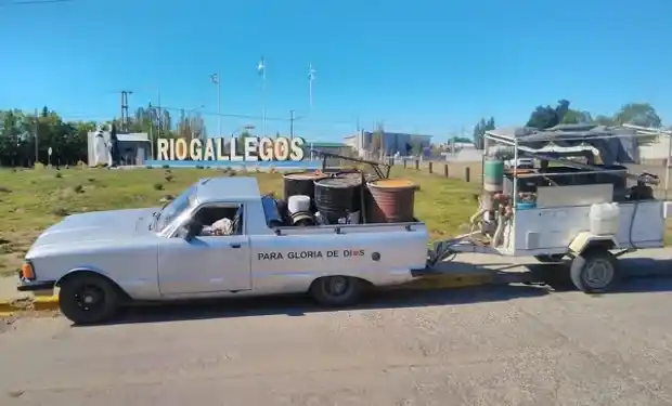 Inventó un motor para auto que funciona con basura y ya fue replicado en todo el mundo