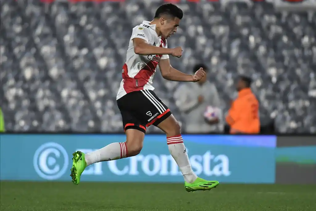 River goleó a Estudiantes y se afirma en zona de Libertadores