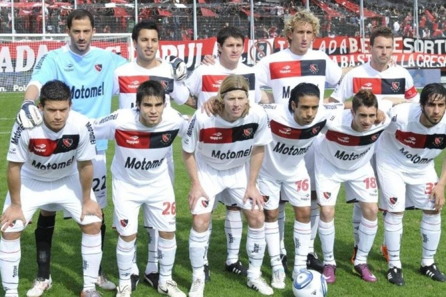 Jugó en Newell's, fue campeón con Boca y ahora tiene una peluquería en la casa