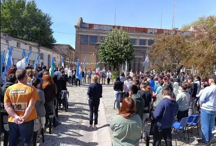 Nuevo espacio. La Escuela N° 17 ahora está funcionando en el exedificio de Eseba de Necochea