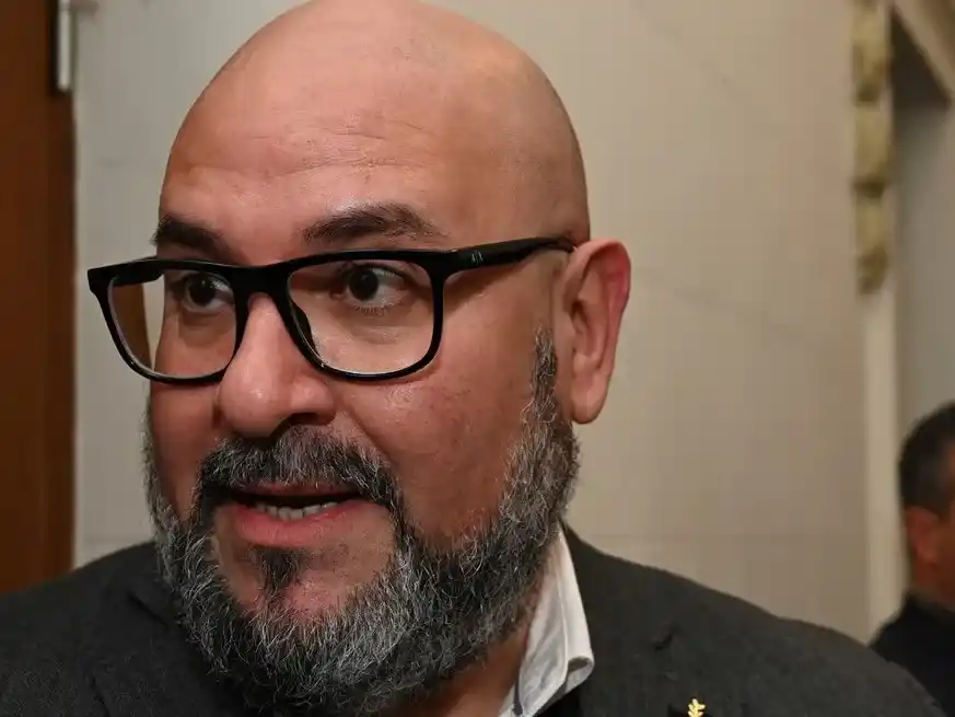 "La urgencia que tenemos es poder definir cómo integramos alianzas", resumió Carlos Suárez, titular de la Convención radical. Crédito: Flavio Raina