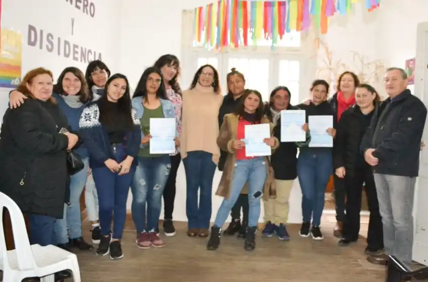 La UOCRA entregó certificados a trabajadoras de albañilería