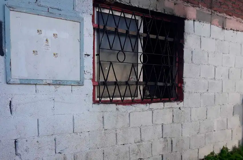 Incendio en una casa en un asentamiento del barrio Santa Rita
