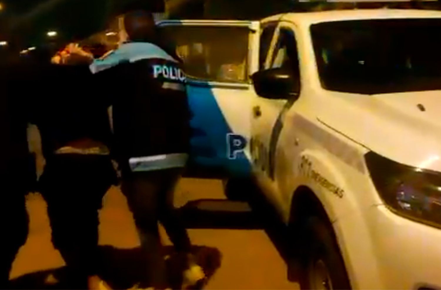 Robaban una rueda de una 4x4, huyeron y chocaron la misma camioneta