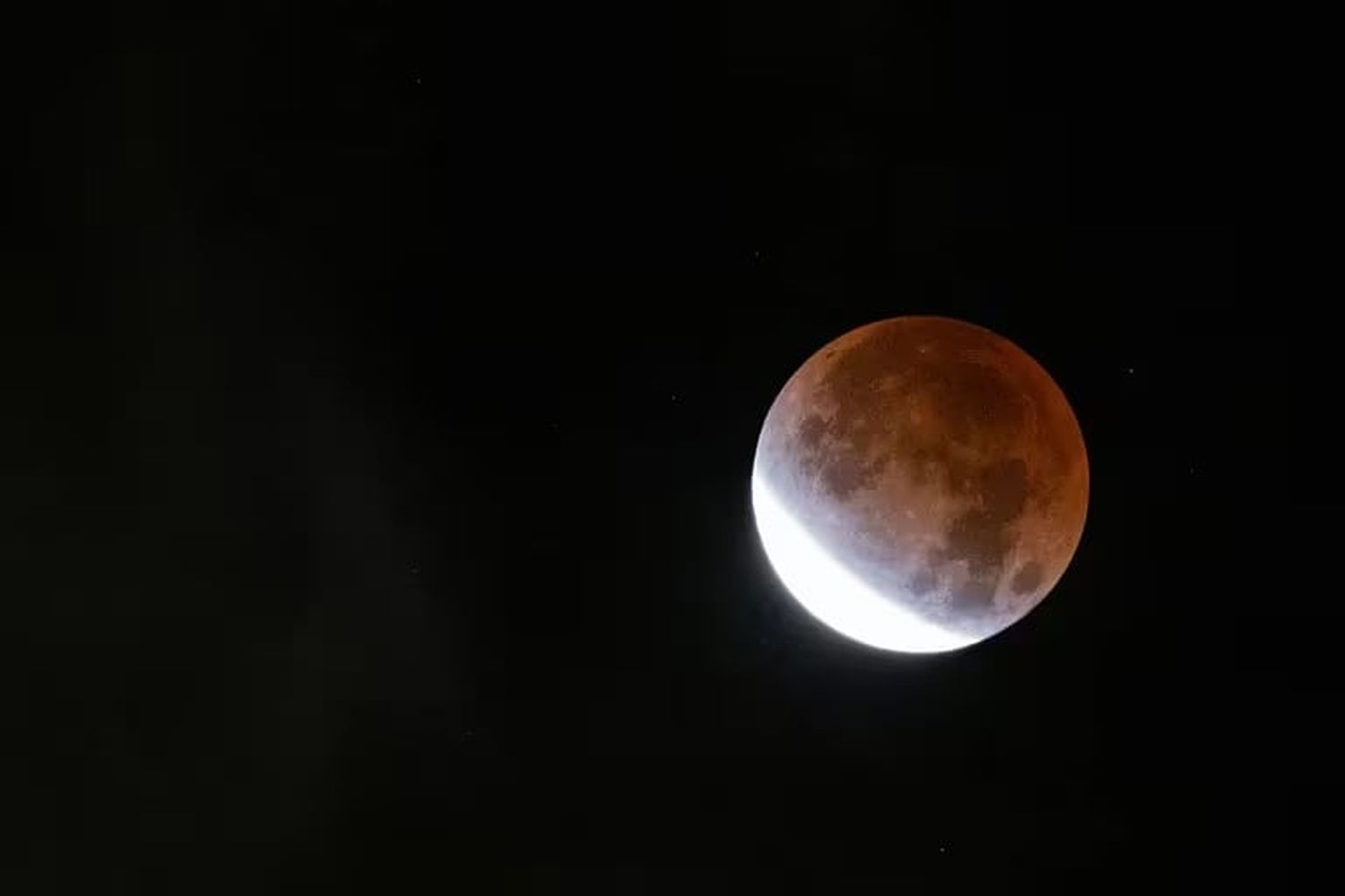 Eclipse con Superluna: cómo y cuándo ver el fenómeno astronómico de esta noche en Argentina