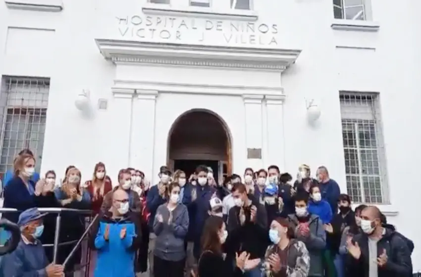 Fuerte protesta de trabajadores del Vilela contra la ola de robos y violencia en la puerta del hospital