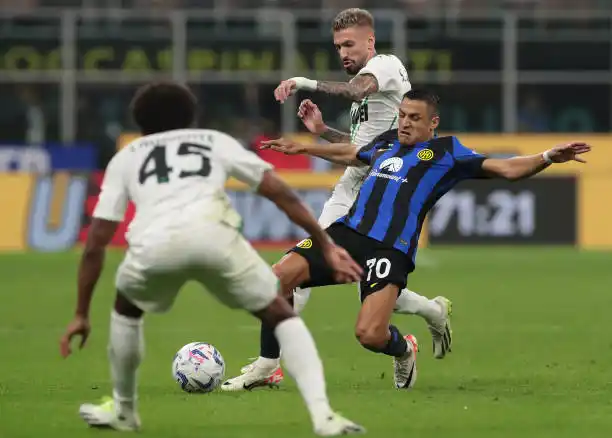 Milan superó a Cagliari