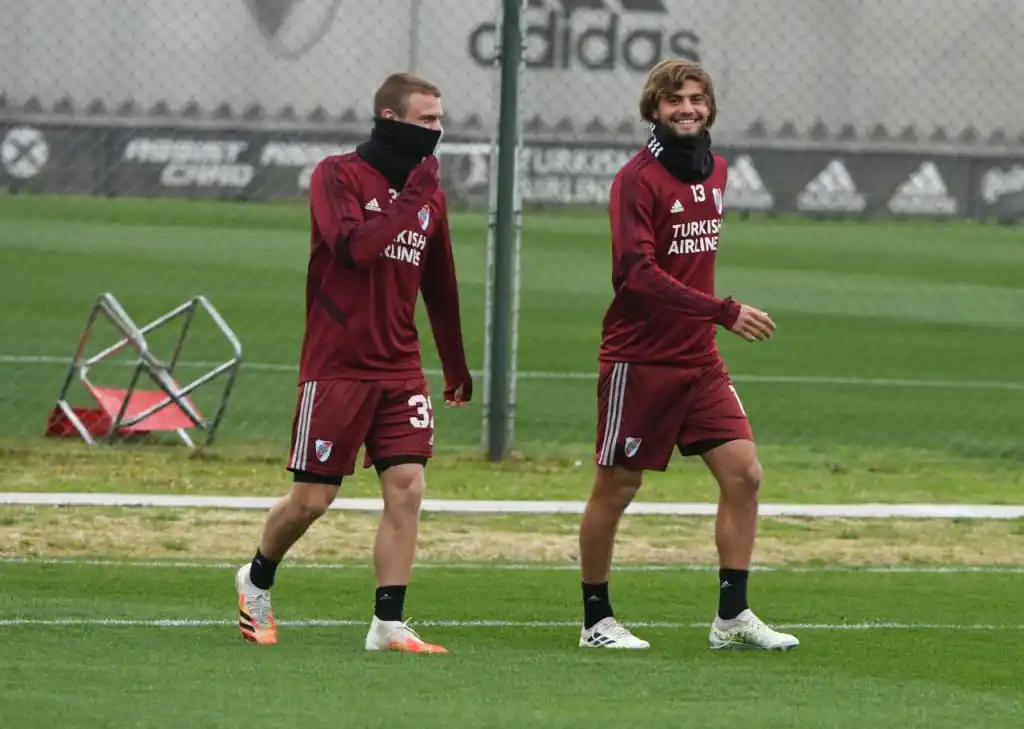   Sin más contagiados, River trabajó desdoblado