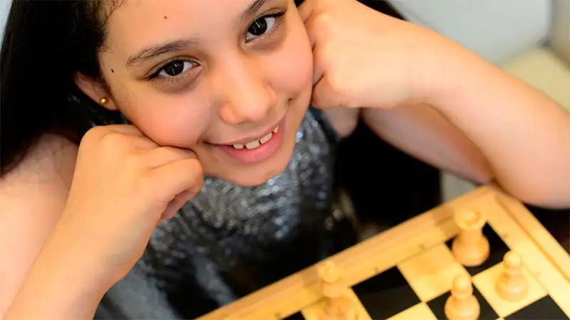 Superdotada: terminó la primaria a los 9 años y sueña con ser científica