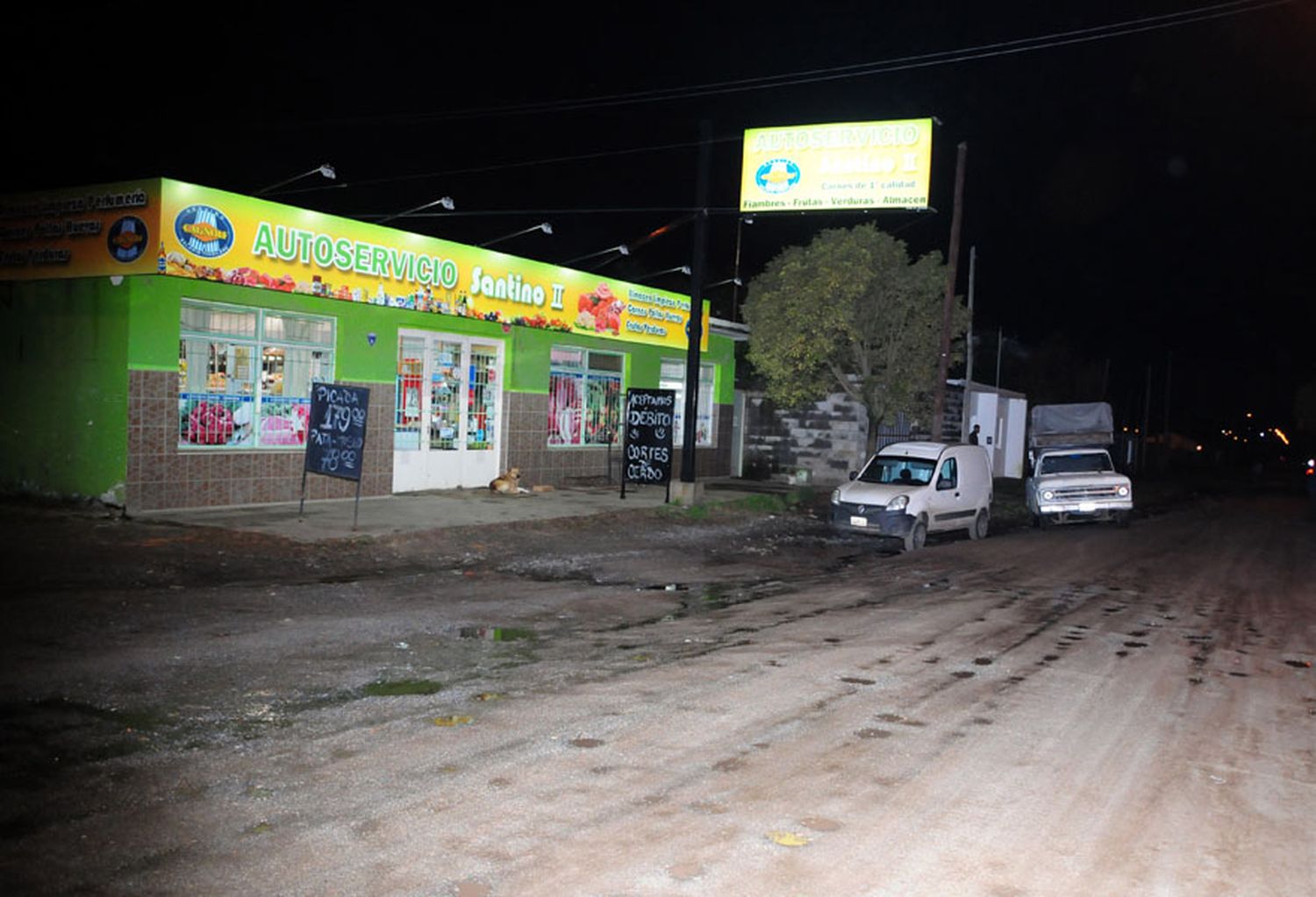 Vecinos de Catamarca y Ugarte reclaman respuestas por el deplorable estado de la calle