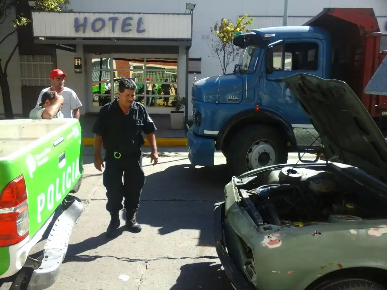 Manejaba alcoholizado por Champagnat y chocó a un patrullero