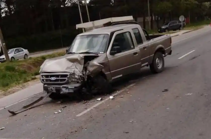 Dos jubilados internados tras un triple choque en ruta 88