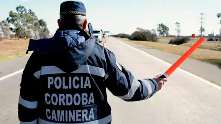 El incidente vial ocurrió sobre el Camino de las Altas Cumbres donde las víctimas perdieron la vida luego que colisionar contra una camioneta Honda HRV.