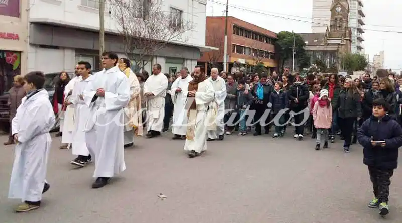 Muestra de fe: compromiso de los niños y una concurrida procesión