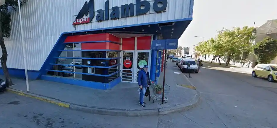 Detuvieron a un joven por intentar salir de un supermercado con elementos escondidos: cómo pretendía robarlos