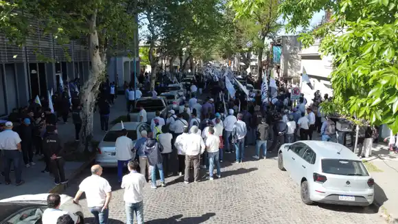 Más de 500 trabajadores de ATILRA de todo el país se manifestaron frente a Tribunales “en rechazo del pedido de SanCor”