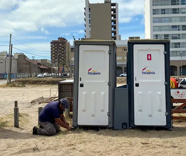 El municipio suma diez baterías de baños públicos en la playa