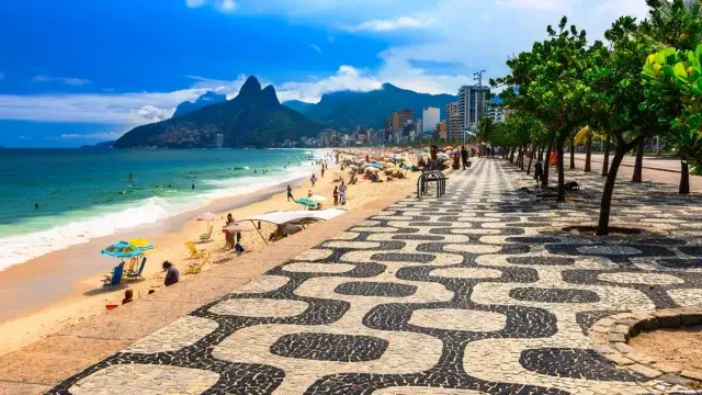 En las playas brasileñas no se distinguen verano e invierno y son opción para escapar del frío por unos días