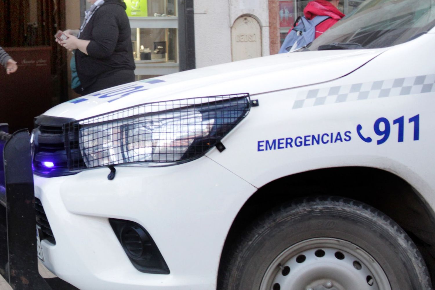 Con un arma blanca amenazó de muerte a sus familiares