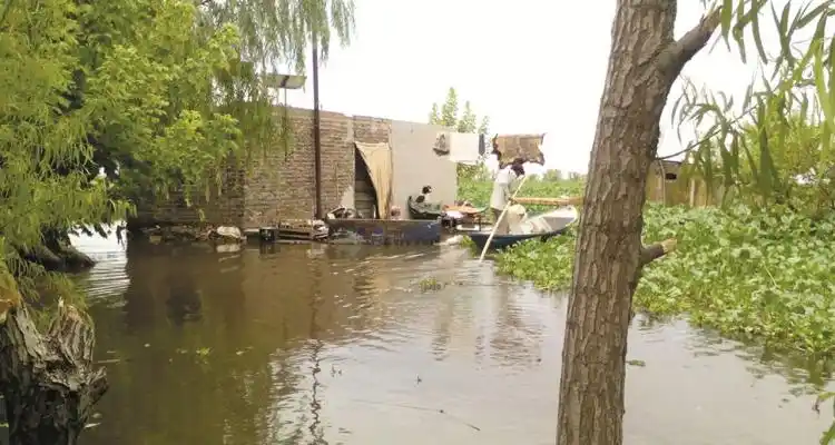 > Creciente: El agua se mantiene