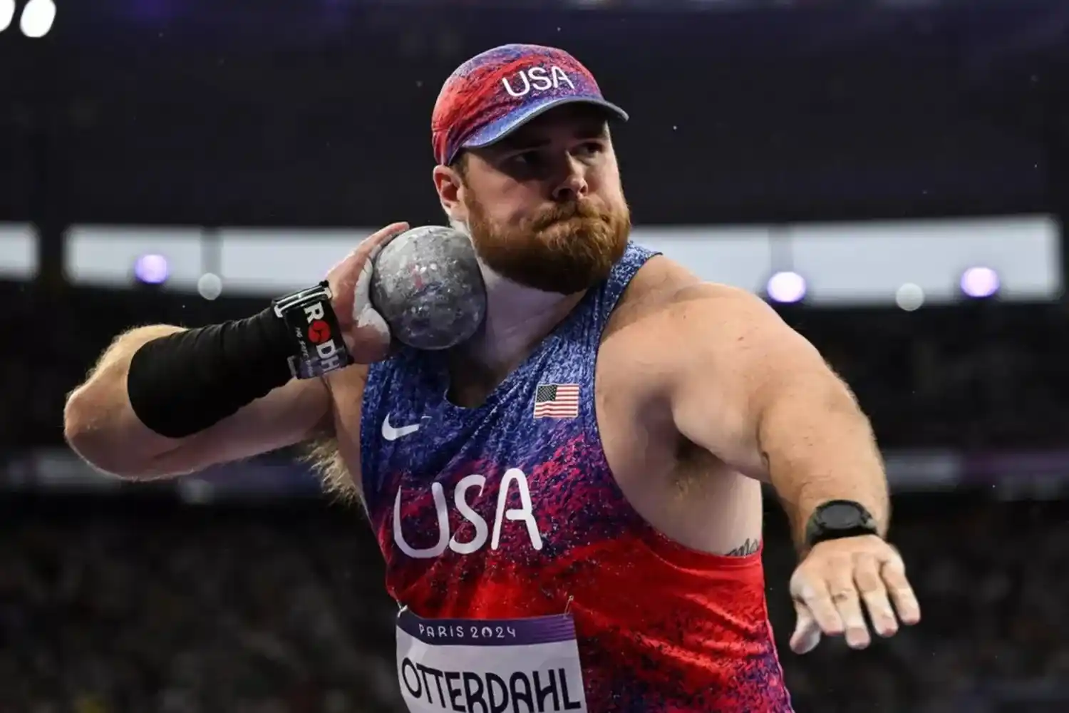 ¿Quién es el atleta olímpico estadounidense que le propuso matrimonio a su novia bajo la Torre Eiffel?