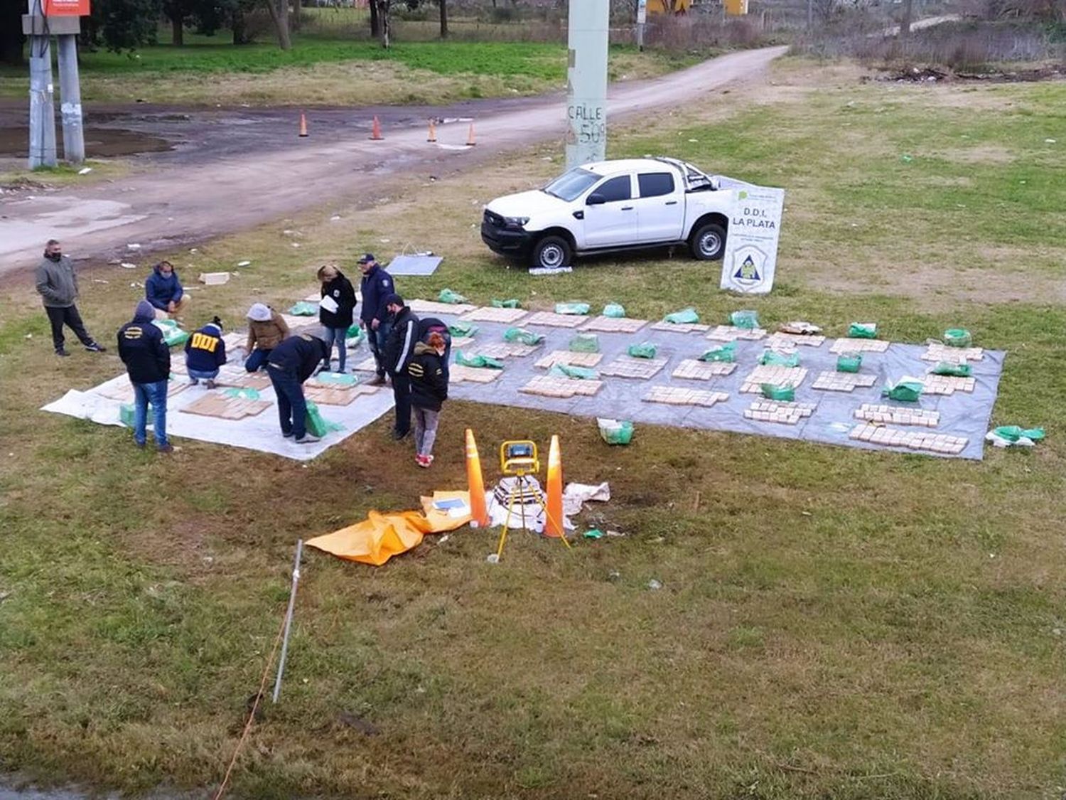Brandsen: Quiso escapar, volcó y le incautaron más de 670 kilos de marihuana