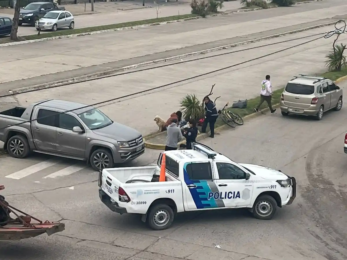 Accidente entre una camioneta y una bicicleta en avenida 58 y 75