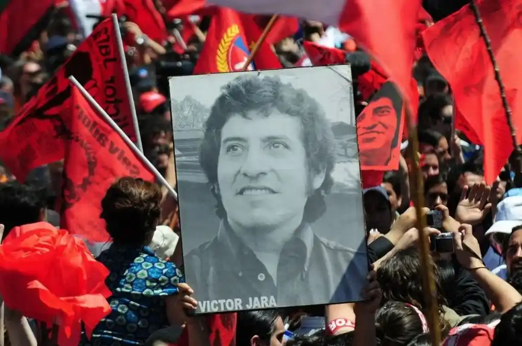 El crimen fue cometido durante la dictadura militar encabezada por Augusto Pinochet (1973-1990).