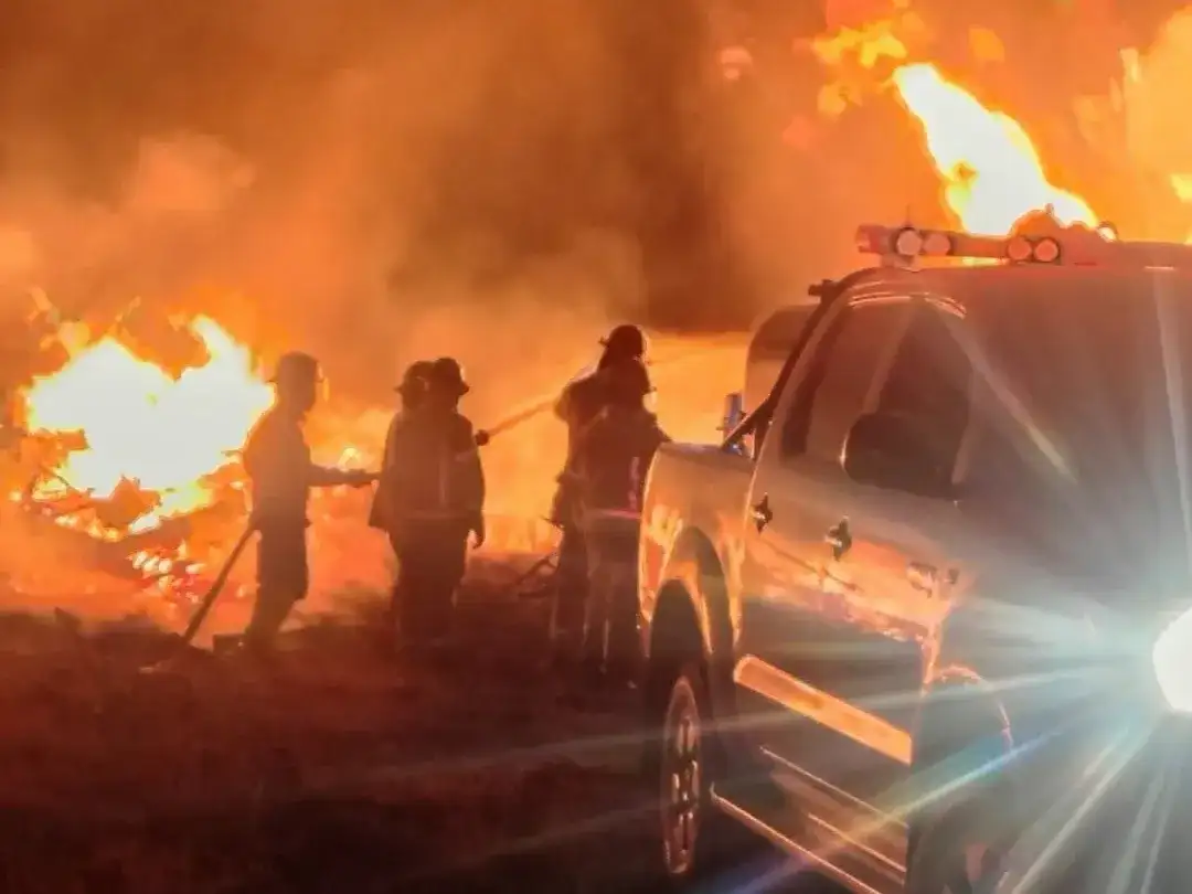 Controlaron un incendio de gran magnitud en una antigua cava de San Jerónimo Norte - 1