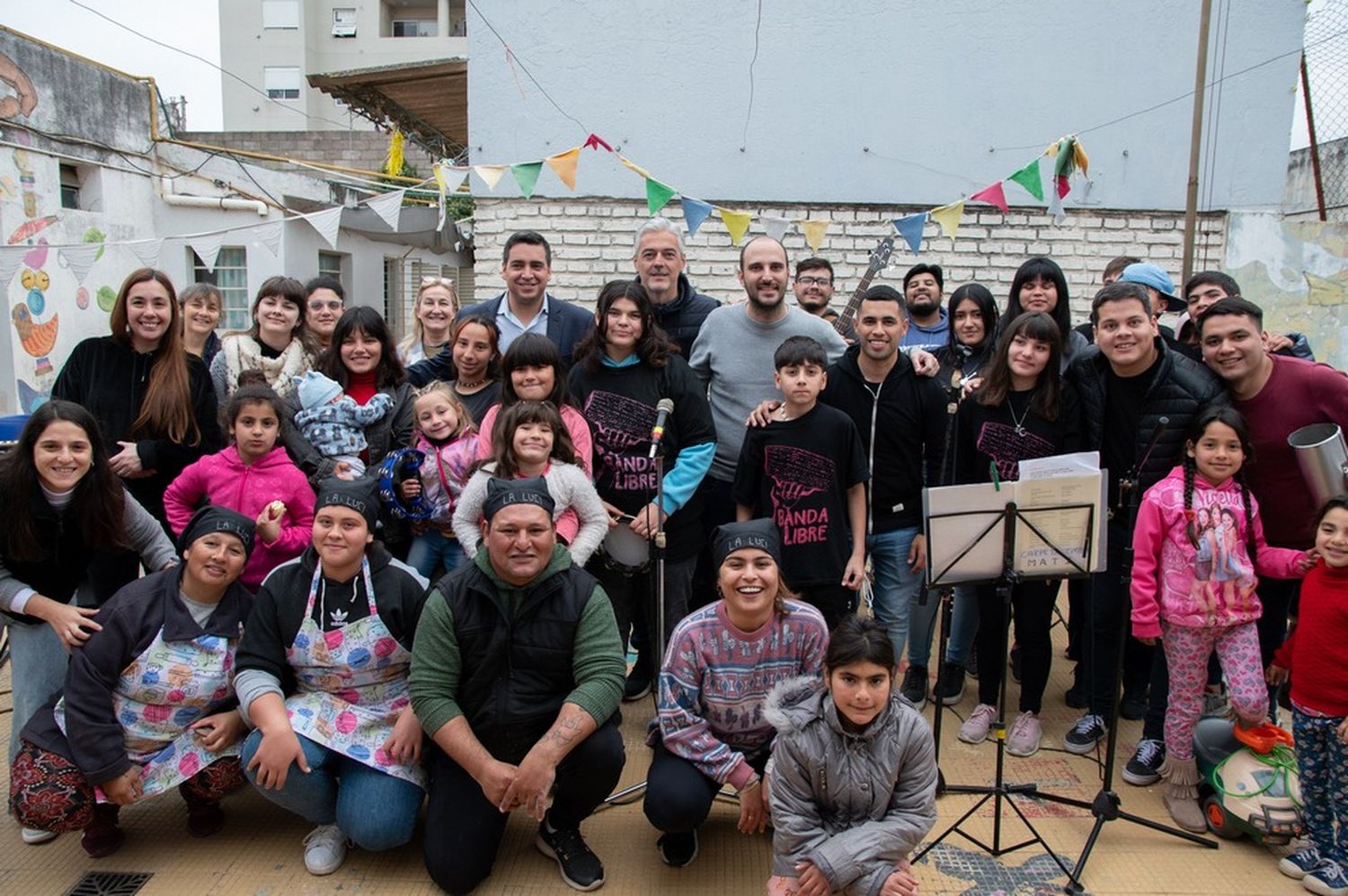 La Luciérnaga recibió instrumentos musicales.