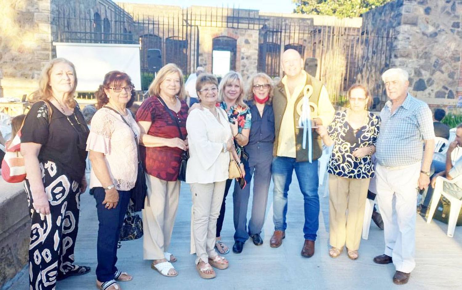 Los chamarriteros de Concordia con el director del Parque San Carlos, profesor Paulo Tisocco y sus colaboradores