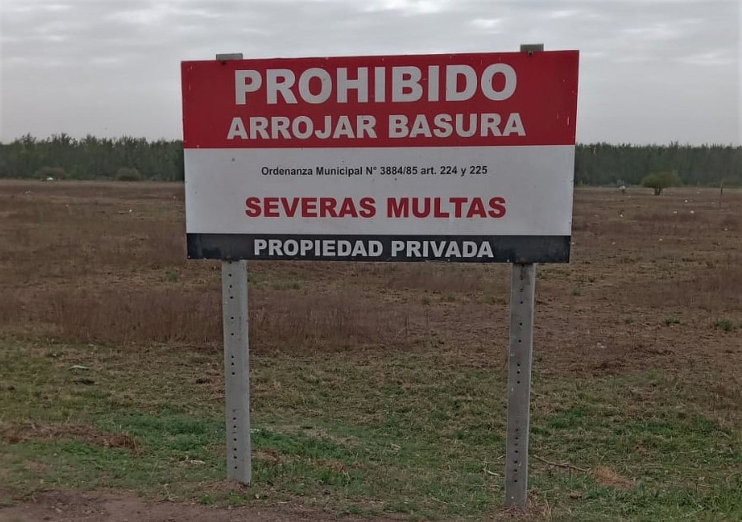 Terreno de Indalar: los carteles de “prohibido arrojar basura, propiedad privada” los colocó la Municipalidad