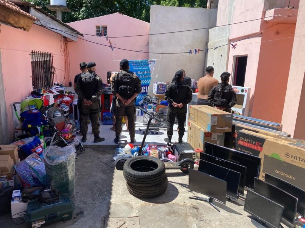 Tres detenidos por realizar una mega estafa a través de Mercado Libre