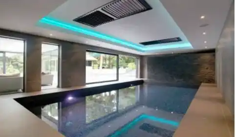 Esta es la piscina que tiene el ex deportista en su mansión