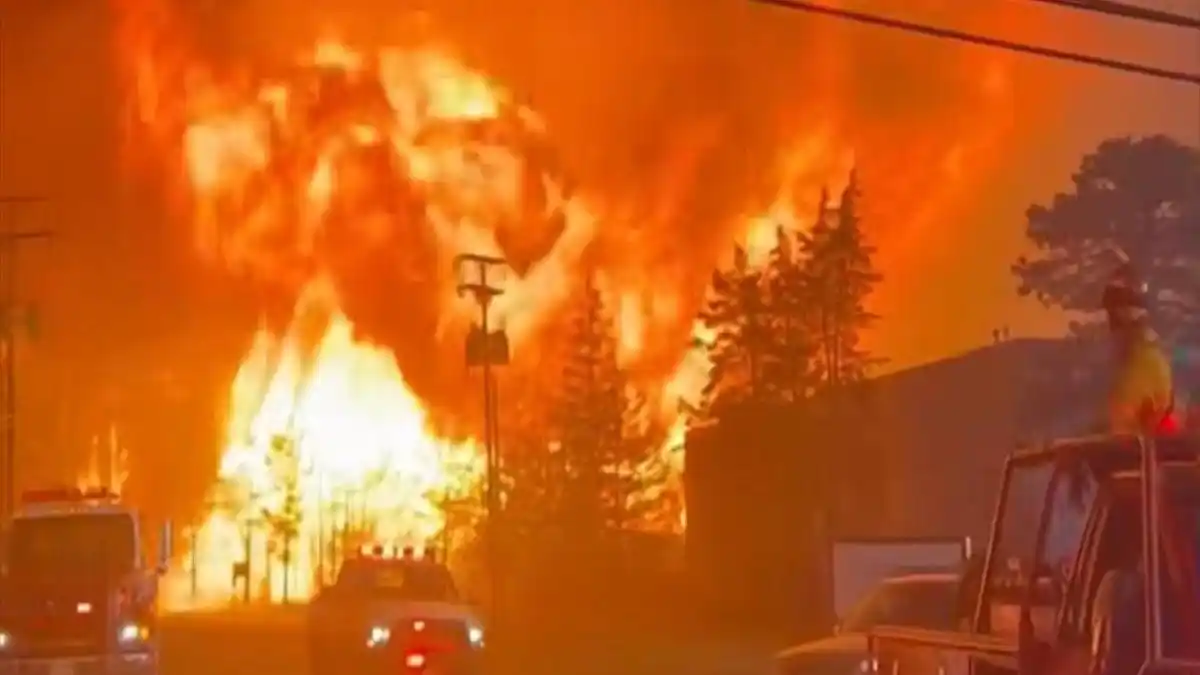 ALARMA en la costa este de EE. UU.: voraz incendio obliga a la evacuación de 3.000 personas