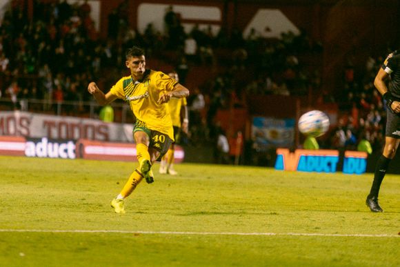 Aldosivi, en su mejor versión, quiere dar el golpe ante un grande