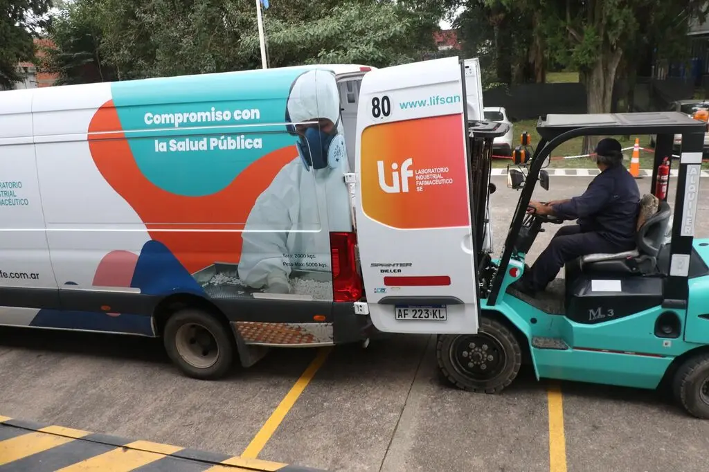 Arribó a San Miguel de Tucumán el cargamento de más de  40 mil repelentes producidos en el Laboratorio Industrial Farmacéutico (LIF),