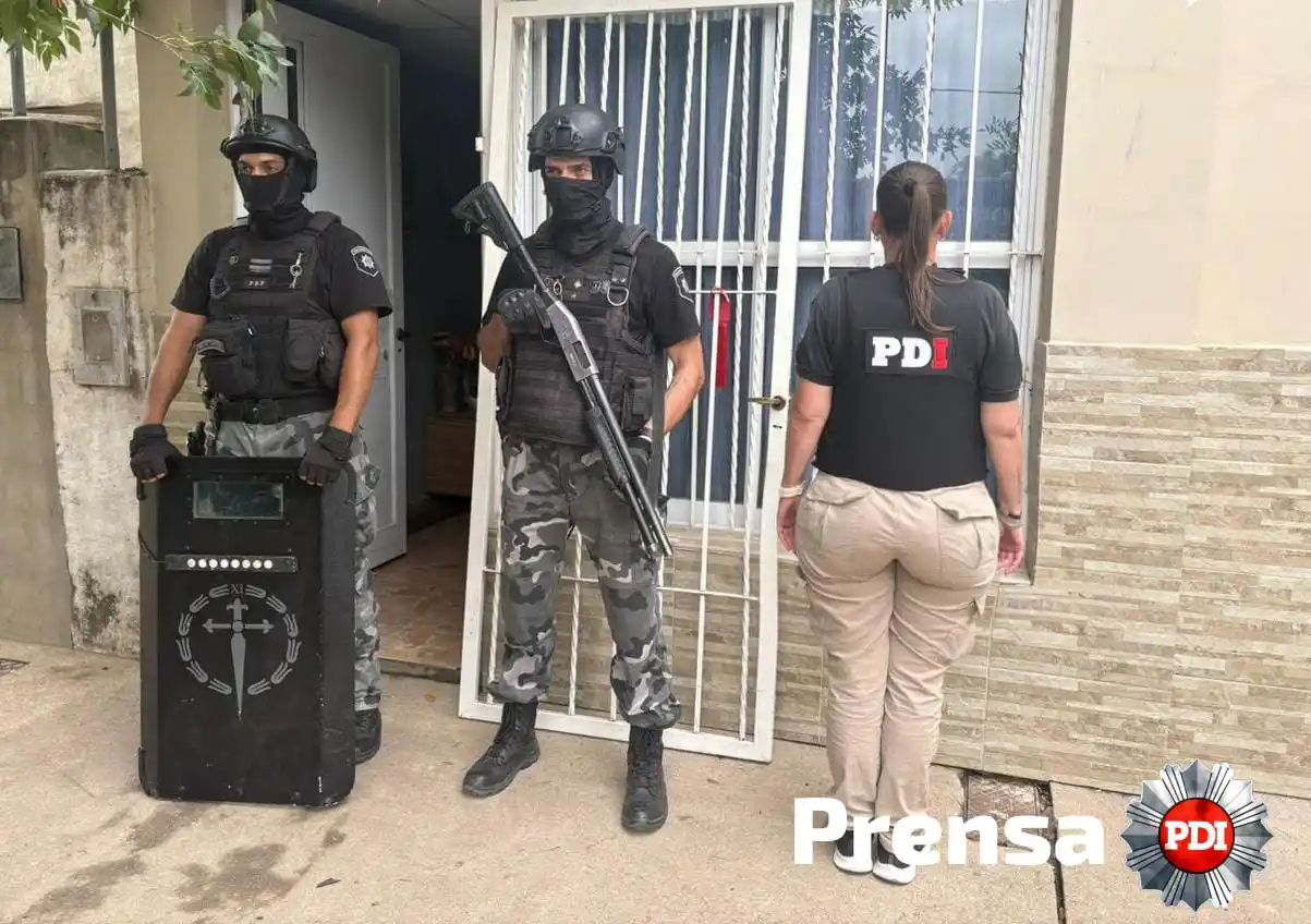 Allanamientos por microtráfico en Josefina: identificaron a una mujer y secuestraron droga, un arma y una moto robada