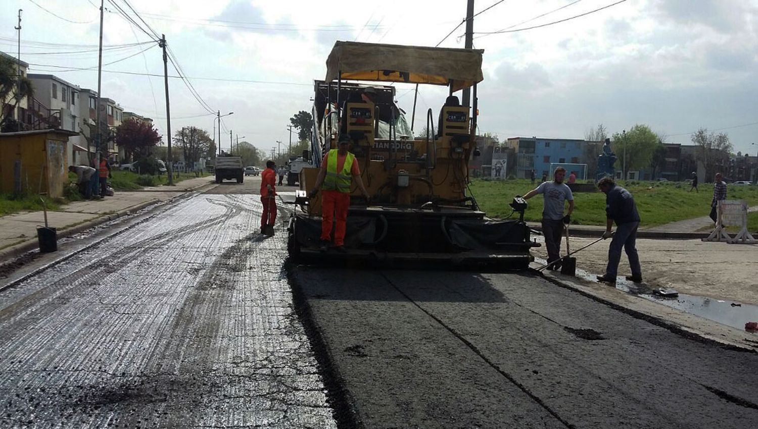Continúan los trabajos de repavimentación en barrios