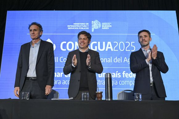 Kicillof encabezó el cierre del Congreso Nacional del Agua: "Paralizar obras esenciales es incumplir la ley"