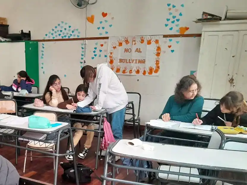 Los jóvenes se preparan para los desafíos matemáticos. (Foto archivo).
